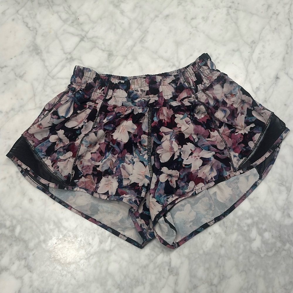 Lululemon Hotty Hot Low-Rise Lined Short 2.5 Inch